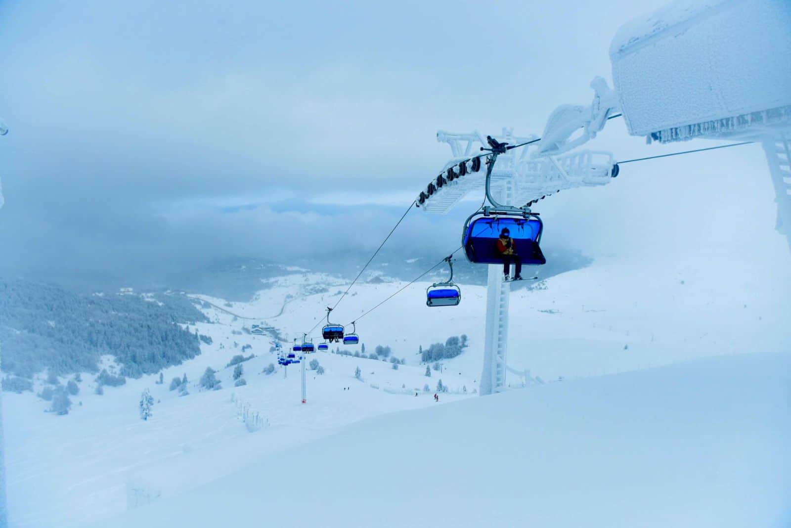 Türkiye'de snowboard pisti ve kar manzarası