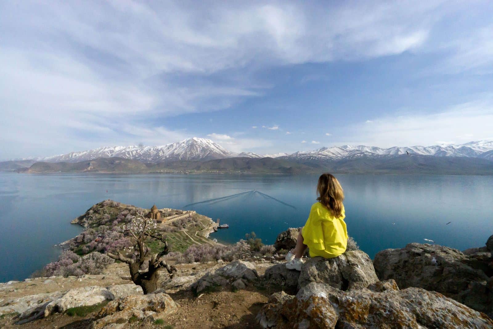 Eğirdir Gölü ve Barla Dağı manzarası