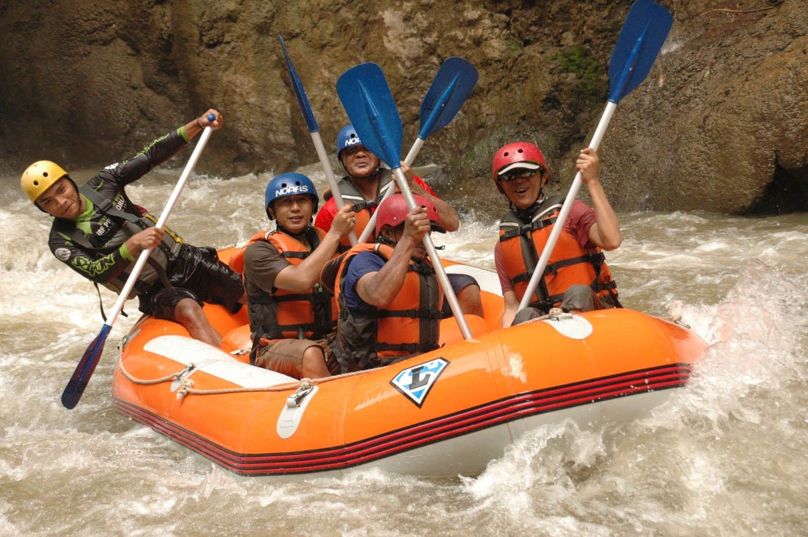 Türkiye'de Rafting: En Heyecanlı Rotalar ve İpuçları
